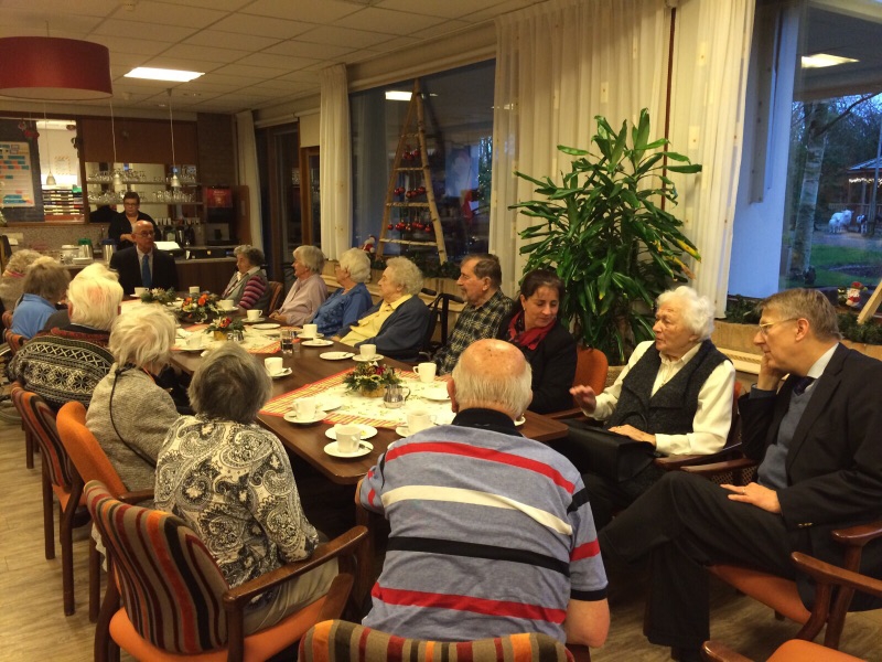 In Foreschate aan de Rouboslaan dronk het college een kopje koffie met de bewoners. Foto | pr