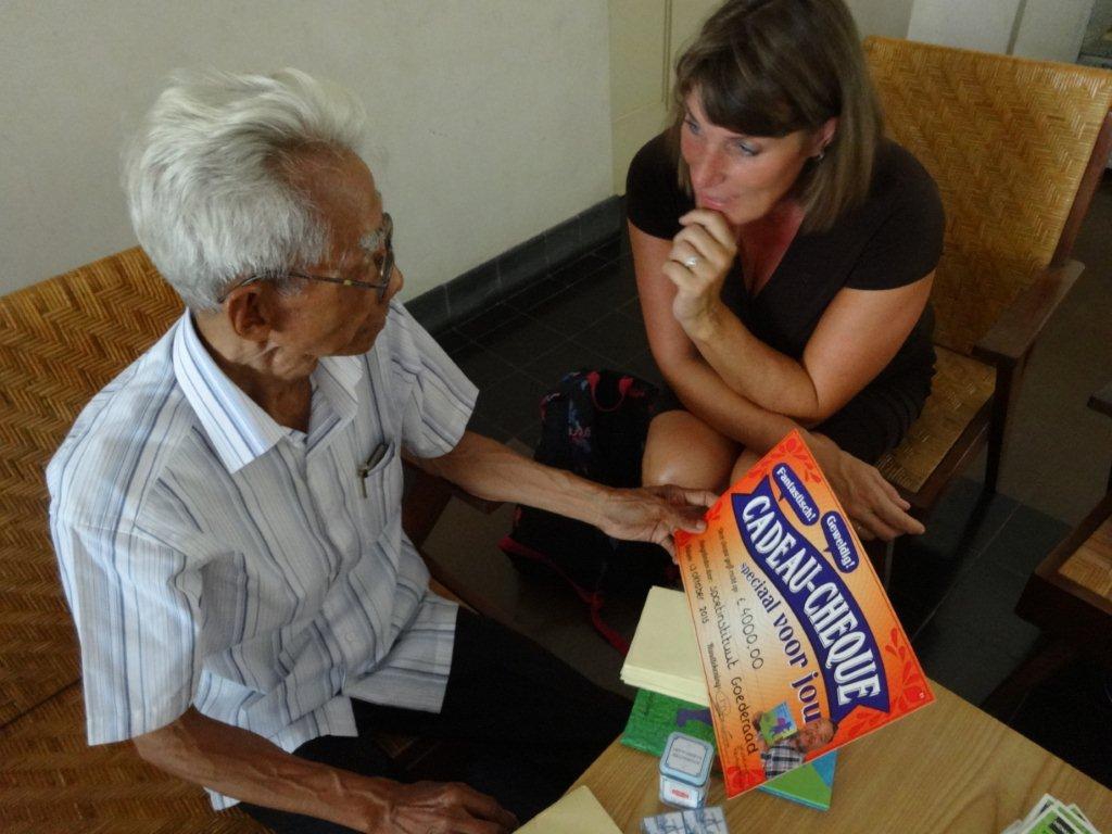 Marlies Greve en John van der Zalm brachten € 4800,- naar Indonesië