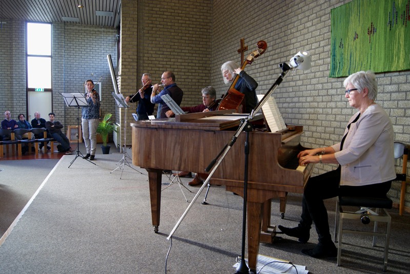 Nelleke de Vries speelde samen met salonorkest Nescapade. 