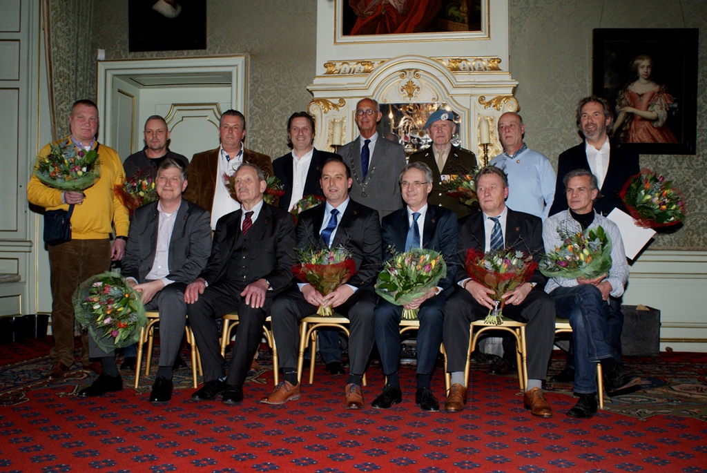 De onderscheiden ex blauwhelmen. Robert Kaufmann zit op de voorste rij, derde van rechts. Foto | Marjolein Altena